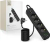 A black power strip with four outlets and three USB ports is shown next to its packaging. Anteprima dell’immagine prodotto