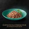 A bowl of kitten food in sauce with a sprig of parsley, set against a dark background. Anteprima dell’immagine prodotto