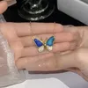 Goldkette mit Schmetterlingsanhänger, mit blauen und hellblauen Emailleflügeln mit klaren Strasssteinen Náhľad obrázku produktu