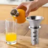 Odšťavňovač citrusů z nerezové oceli s výlevkou na šťávu, Náhled obrázku produktu 5