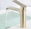 A modern bathroom faucet with water flowing into a sink. Anteprima dell’immagine prodotto