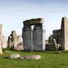 Two tubes of Marvis toothpaste are standing upright, resembling Stonehenge, in a grassy field. Anteprima dell’immagine prodotto