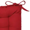A close-up view of a red cushion with ties. Anteprima dell’immagine prodotto