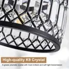 Close-up of a crystal chandelier with text overlay highlighting the quality of the crystals. Voir les images du produit