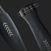 A close-up view of two black tool handles, one with a textured grip and arrows indicating airflow or pressure. Voir les images du produit