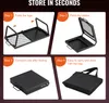 A four-panel image demonstrating how to fold and store a portable grill. Voir les images du produit