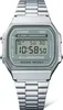 A close-up studio shot of a Casio digital watch with a metal band. Voir les images du produit