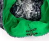 A close-up view of the inside of a costume, showing the green lining and a patterned fabric. Anteprima dell’immagine prodotto