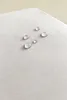 Close-up of water droplets on a white fabric surface. Podgląd zdjęcia produktu