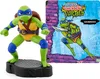 A Teenage Mutant Ninja Turtle action figure and a trading card. Produktbild-Vorschau