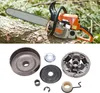 A chainsaw and its replacement parts. Voir les images du produit