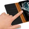 A hand is shown interacting with a phone case. Produktbild-Vorschau