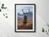 Ein stattlicher Hirsch auf einer Berglichtung– Wandbild mit Produktbild-Vorschau 2