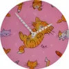 A round clock with a pink background and cartoon cats. The clock has hour markers and hands. Náhled obrázku produktu