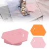 Collage of sewing accessories, showing magnetic seam guides next to a sewing machine and on their own. Produktbild-Vorschau