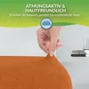 A hand is shown pulling on a piece of orange fabric, likely a fitted sheet, with text overlays describing product features. Anteprima dell’immagine prodotto