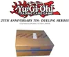 A cardboard box with blue stripes and text, likely containing trading cards, is shown against a white background. Above the box is the Yu-Gi-Oh! Trading Card Game logo and text indicating a 25th Anniversary Tin. Produktbild-Vorschau