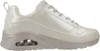 A side view of a single beige Skechers sneaker against a white background. Voir les images du produit