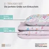 A stack of folded bedding with labels indicating sizes. Produktbild-Vorschau