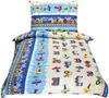 A children's bedding set with a transportation theme, including airplanes, trucks, and cars. Anteprima dell’immagine prodotto