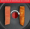 A frying pan with two pieces of salmon, one raw and one cooked, demonstrating the cooking process. Anteprima dell’immagine prodotto