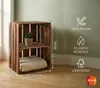 A wooden crate shelf unit with a plant and a folded blanket inside, with dimensions and feature callouts on the right. Náhled obrázku produktu