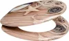 A toilet seat with a maritime design featuring wood grain, rope, a starfish, and a compass. Náhled obrázku produktu