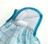 Close-up of the inside of a fabric product with velcro fasteners. Produktbild-Vorschau