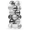 A clear, well-lit product shot of a clear plastic container filled with silver and glittery Christmas ornaments. Anteprima dell’immagine prodotto