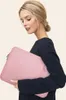A woman holding a pink laptop sleeve. Produktbild-Vorschau