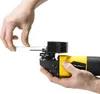 A person's hands are shown attaching a cutting disc to a power tool. Produktbild-Vorschau