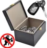 A black Faraday box with car keys inside and a set of car keys above it, with a 'no thieves' icon on the side. Produktbild-Vorschau