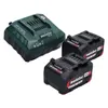 A Metabo battery charger and two batteries are displayed on a white background. Voir les images du produit