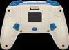The back of a white and blue wireless game controller against a black background. Anteprima dell’immagine prodotto