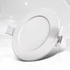 A white LED recessed light fixture is shown against a blurred background of a room. Anteprima dell’immagine prodotto