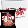 A package of Nongshim Shin Ramyeon Red Super Spicy instant noodles is shown with a single serving packet in the foreground. Produktbild-Vorschau
