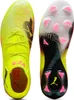 A pair of neon yellow Puma soccer cleats shown from the top and the sole view. Produktbild-Vorschau
