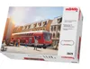 A box for a Märklin HO scale model train set, depicting a red double-decker regional express train at a station with people. Anteprima dell’immagine prodotto