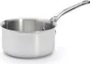 A studio shot of a stainless steel saucepan on a white background. Voir les images du produit