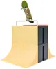 A fingerboard ramp set with a fingerboard on top. Voir les images du produit