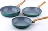 Three green frying pans with wooden handles are arranged diagonally on a white background. Produktbild-Vorschau