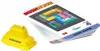 A yellow toy car and a stack of cards for the Rush Hour game. Produktbild-Vorschau