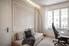 A modern room with a sofa, desk, and window. Anteprima dell’immagine prodotto