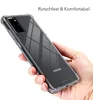 A hand holding a transparent phone case with a Samsung phone inside. Voir les images du produit