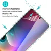 A close-up of a smartphone screen protector being applied to a smartphone. Produktbild-Vorschau
