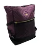 A purple quilted shopping roller bag with black accents and a mesh pocket. Voir les images du produit