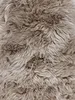 A close-up view of a taupe-colored sheepskin rug. Produktbild-Vorschau