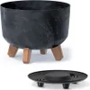 A planter pot with a concrete effect and wooden legs, shown with a separate drainage saucer. Anteprima dell’immagine prodotto