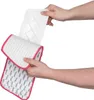 Hands holding two mop pads, one white and one with a pink border and gray pattern. Produktbild-Vorschau
