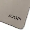 A close-up view of a blanket with the brand name printed on it. Produktbild-Vorschau